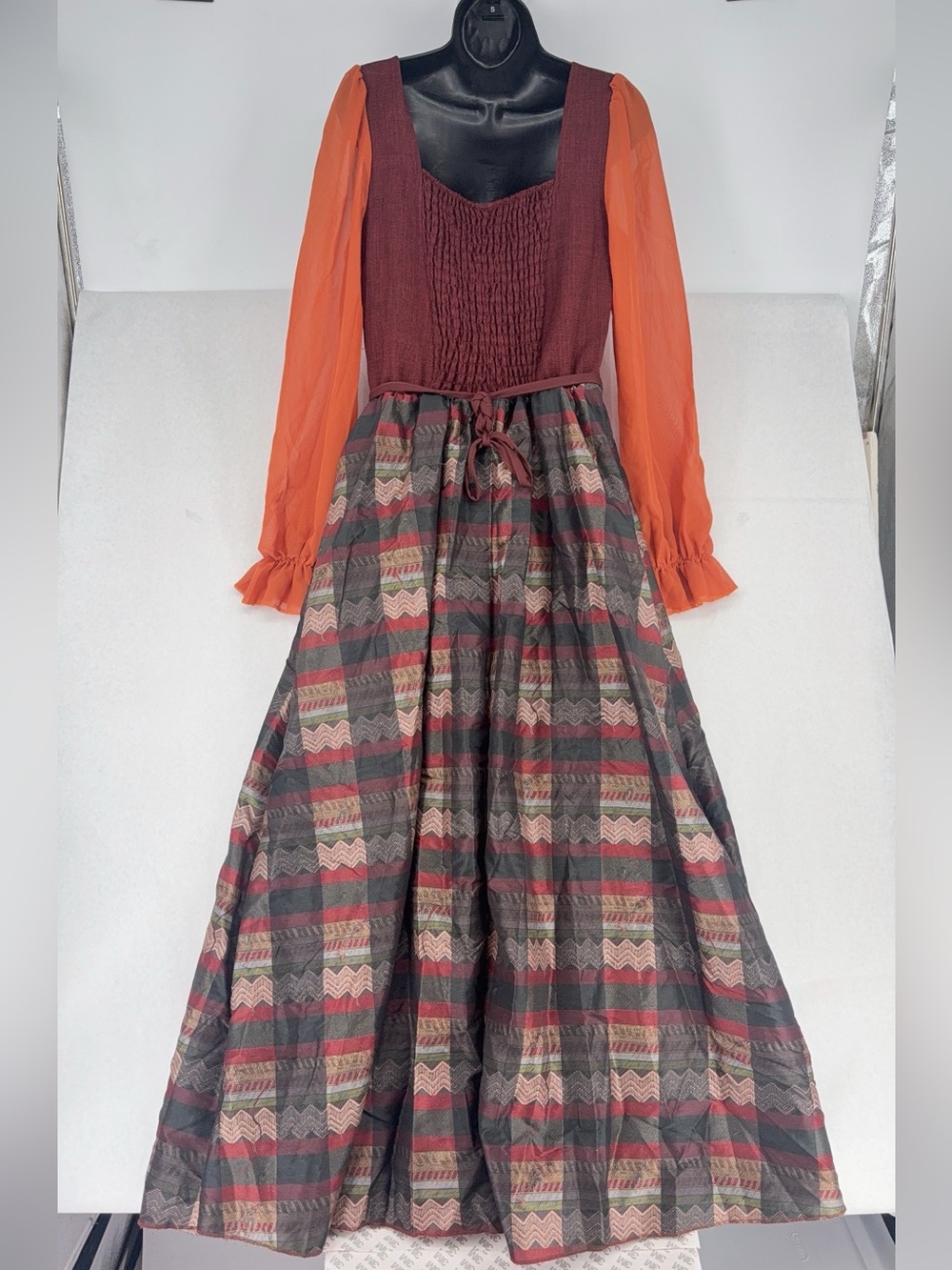 Spirit Halloween Hocus Pocus Mary Sanderson Costume for Adults NWOT SIZE M - Picture 5 of 6